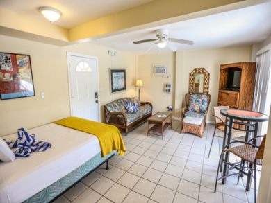 Fort Myers Vacation Compound Seven Bedroom  with Pool